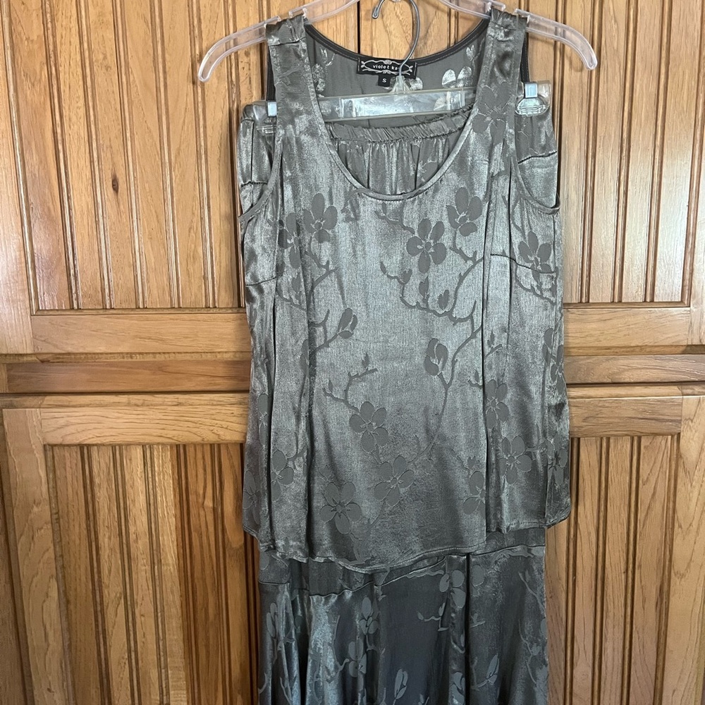 Ladies Party Dress - Picture 3 of 11